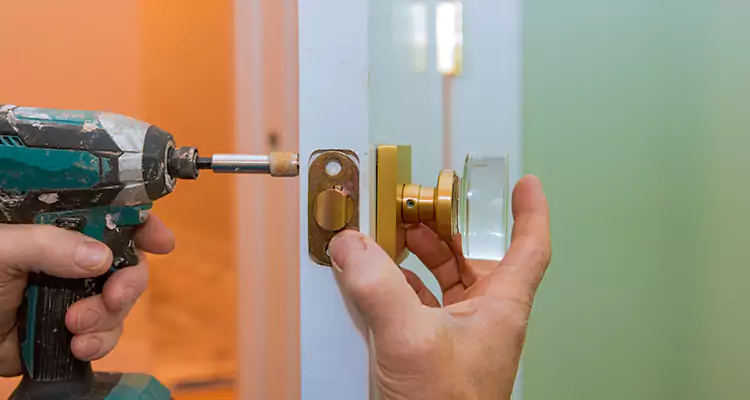 Broken Door Knob Fix in Ruskin, FL